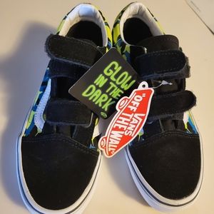 Kids sz3  tennis shoe's